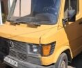 Желтый Мерседес 300, объемом двигателя 2 л и пробегом 3 тыс. км за 3000 $, фото 1 на Automoto.ua
