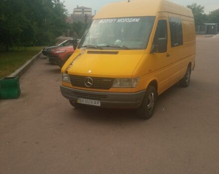 Жовтий Мерседес 300, об'ємом двигуна 2.3 л та пробігом 2 тис. км за 3000 $, фото 2 на Automoto.ua