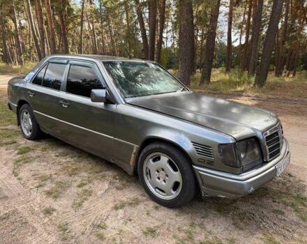 Серый Мерседес 300, объемом двигателя 3 л и пробегом 275 тыс. км за 2400 $, фото 3 на Automoto.ua