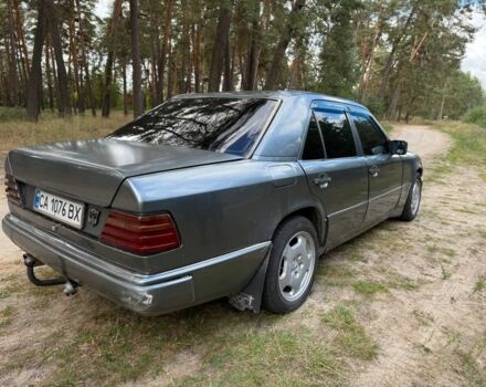 Серый Мерседес 300, объемом двигателя 3 л и пробегом 275 тыс. км за 2400 $, фото 8 на Automoto.ua