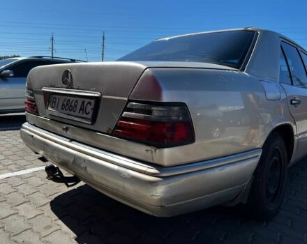 Серый Мерседес 300, объемом двигателя 3 л и пробегом 443 тыс. км за 1800 $, фото 3 на Automoto.ua