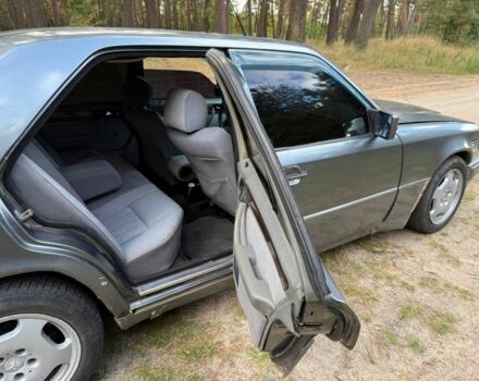 Серый Мерседес 300, объемом двигателя 3 л и пробегом 275 тыс. км за 2400 $, фото 7 на Automoto.ua