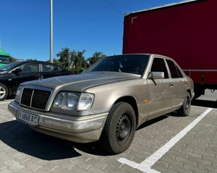 Серый Мерседес 300, объемом двигателя 3 л и пробегом 443 тыс. км за 1800 $, фото 1 на Automoto.ua