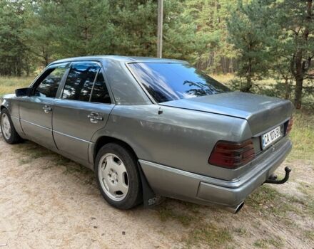 Серый Мерседес 300, объемом двигателя 3 л и пробегом 275 тыс. км за 2400 $, фото 12 на Automoto.ua