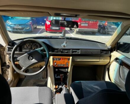 Серый Мерседес 300, объемом двигателя 3 л и пробегом 443 тыс. км за 1800 $, фото 4 на Automoto.ua