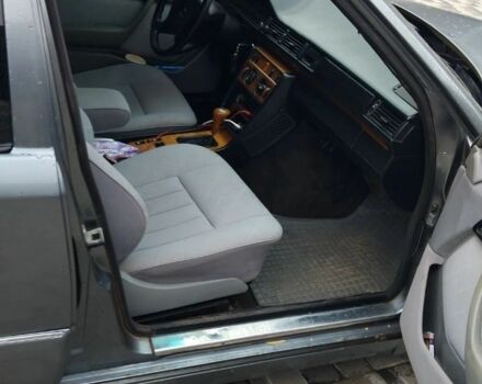 Сірий Мерседес 300, об'ємом двигуна 3 л та пробігом 32 тис. км за 2000 $, фото 1 на Automoto.ua