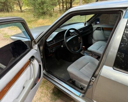 Серый Мерседес 300, объемом двигателя 3 л и пробегом 275 тыс. км за 2400 $, фото 1 на Automoto.ua