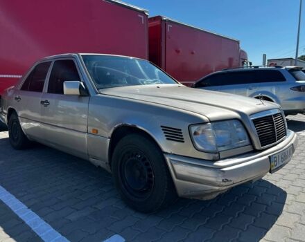 Серый Мерседес 300, объемом двигателя 3 л и пробегом 443 тыс. км за 1800 $, фото 2 на Automoto.ua
