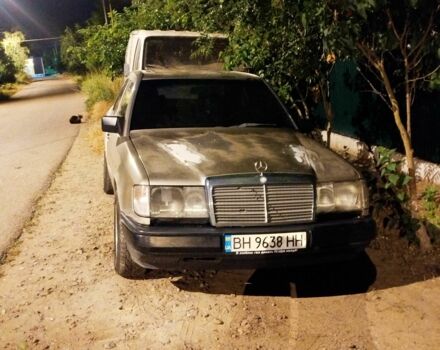 Серый Мерседес 300, объемом двигателя 2.3 л и пробегом 1000 тыс. км за 1000 $, фото 1 на Automoto.ua