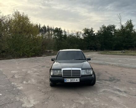 Серый Мерседес 300, объемом двигателя 2.5 л и пробегом 530 тыс. км за 2600 $, фото 1 на Automoto.ua