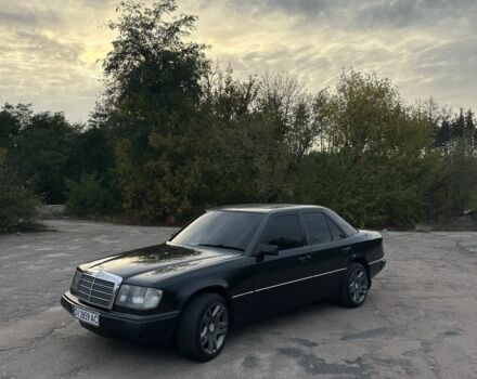 Серый Мерседес 300, объемом двигателя 2.5 л и пробегом 530 тыс. км за 2600 $, фото 2 на Automoto.ua