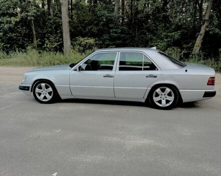 Сірий Мерседес 300, об'ємом двигуна 3 л та пробігом 377 тис. км за 4250 $, фото 1 на Automoto.ua