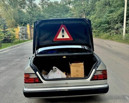 Сірий Мерседес 300, об'ємом двигуна 3 л та пробігом 377 тис. км за 4250 $, фото 6 на Automoto.ua