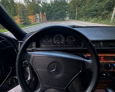 Сірий Мерседес 300, об'ємом двигуна 3 л та пробігом 377 тис. км за 4250 $, фото 7 на Automoto.ua