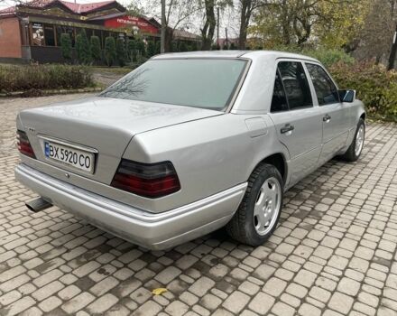 Серый Мерседес 300, объемом двигателя 3 л и пробегом 400 тыс. км за 3300 $, фото 4 на Automoto.ua