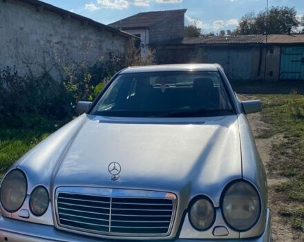 Серый Мерседес 300, объемом двигателя 3 л и пробегом 500 тыс. км за 4700 $, фото 1 на Automoto.ua