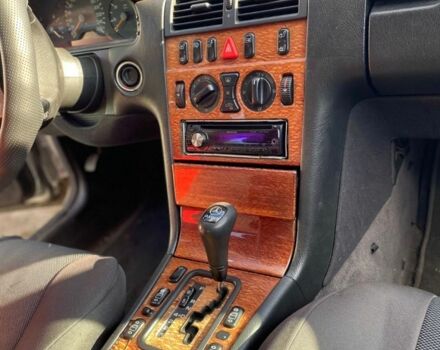 Серый Мерседес 300, объемом двигателя 3 л и пробегом 500 тыс. км за 4700 $, фото 20 на Automoto.ua