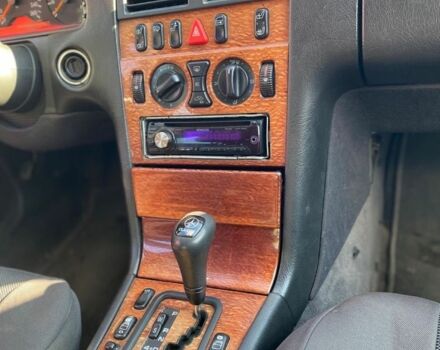 Серый Мерседес 300, объемом двигателя 3 л и пробегом 500 тыс. км за 4700 $, фото 14 на Automoto.ua