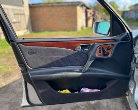 Серый Мерседес 300, объемом двигателя 3 л и пробегом 500 тыс. км за 4700 $, фото 18 на Automoto.ua