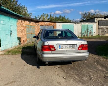 Серый Мерседес 300, объемом двигателя 3 л и пробегом 500 тыс. км за 4700 $, фото 3 на Automoto.ua