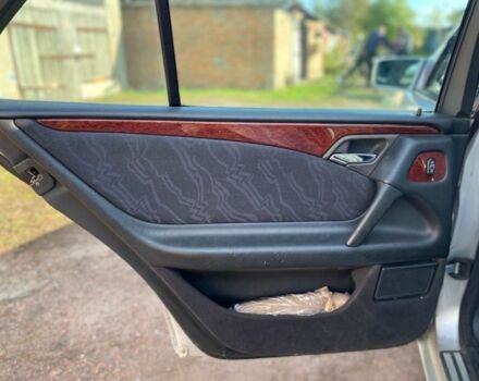 Серый Мерседес 300, объемом двигателя 3 л и пробегом 500 тыс. км за 4700 $, фото 17 на Automoto.ua