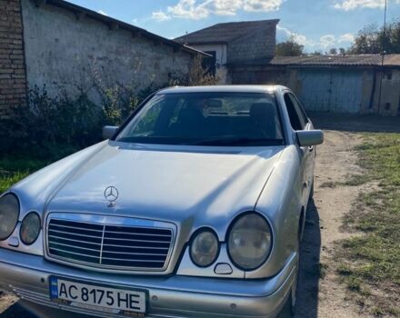 Серый Мерседес 300, объемом двигателя 3 л и пробегом 500 тыс. км за 4700 $, фото 2 на Automoto.ua