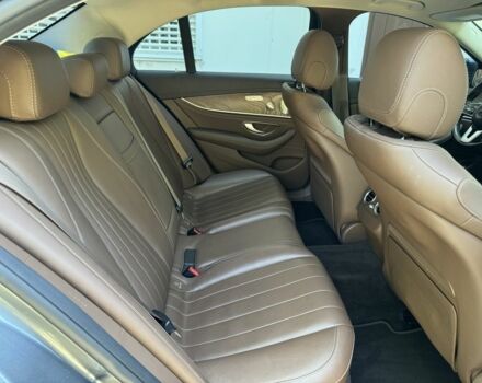 Сірий Мерседес 300, об'ємом двигуна 2 л та пробігом 95 тис. км за 34500 $, фото 4 на Automoto.ua