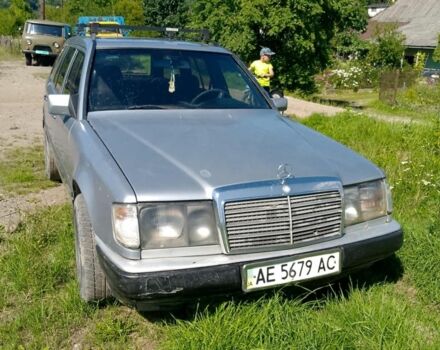 Сірий Мерседес 300, об'ємом двигуна 10 л та пробігом 345 тис. км за 2500 $, фото 2 на Automoto.ua