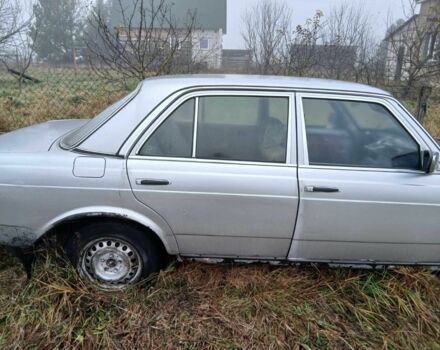 Сірий Мерседес 300, об'ємом двигуна 0 л та пробігом 70 тис. км за 591 $, фото 1 на Automoto.ua