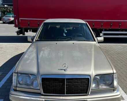 Сірий Мерседес 300, об'ємом двигуна 3 л та пробігом 443 тис. км за 1800 $, фото 1 на Automoto.ua