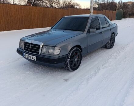 Серый Мерседес 300, объемом двигателя 2.6 л и пробегом 100 тыс. км за 3000 $, фото 1 на Automoto.ua