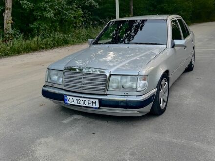 Сірий Мерседес 300, об'ємом двигуна 3 л та пробігом 377 тис. км за 4250 $, фото 1 на Automoto.ua