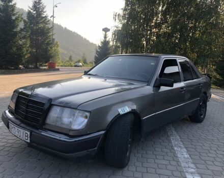 Серый Мерседес 300, объемом двигателя 3 л и пробегом 300 тыс. км за 2850 $, фото 1 на Automoto.ua