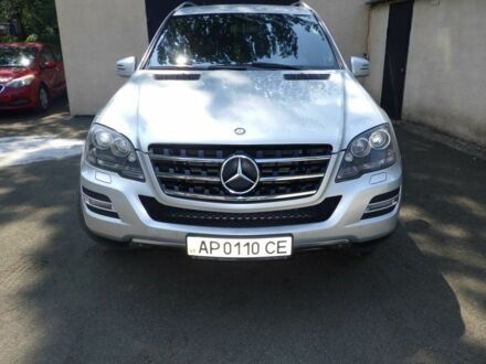 Серый Мерседес 300, объемом двигателя 3 л и пробегом 195 тыс. км за 18400 $, фото 1 на Automoto.ua