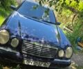 Синий Мерседес 300, объемом двигателя 3 л и пробегом 300 тыс. км за 2500 $, фото 1 на Automoto.ua