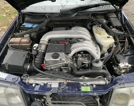 Синий Мерседес 300, объемом двигателя 3 л и пробегом 456 тыс. км за 5900 $, фото 6 на Automoto.ua