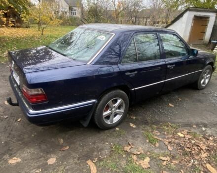 Синий Мерседес 300, объемом двигателя 3 л и пробегом 456 тыс. км за 5900 $, фото 2 на Automoto.ua