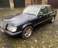 Синий Мерседес 300, объемом двигателя 3 л и пробегом 456 тыс. км за 5900 $, фото 1 на Automoto.ua