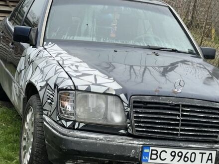 Синий Мерседес 300, объемом двигателя 3 л и пробегом 10 тыс. км за 2100 $, фото 1 на Automoto.ua