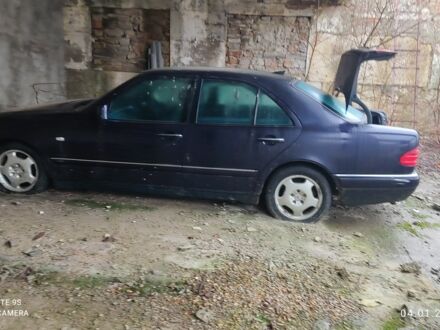 Синій Мерседес 300, об'ємом двигуна 3 л та пробігом 119 тис. км за 1500 $, фото 1 на Automoto.ua