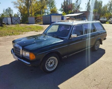 Зелений Мерседес 300, об'ємом двигуна 0 л та пробігом 534 тис. км за 1500 $, фото 1 на Automoto.ua