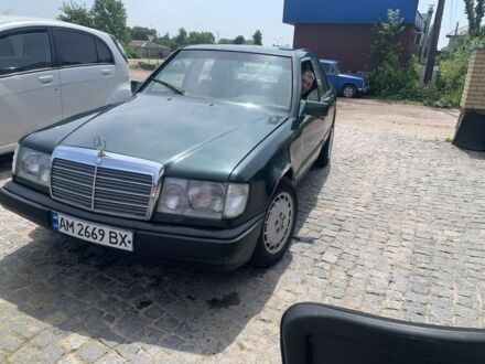 Мерседес 300 1986 в Черняхове на Automoto.ua Зеленый Мерседес 300, объемом двигателя 2 л и пробегом 123 тыс. км за 1200 $, фото 1 на Automoto.ua