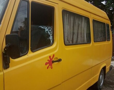 Желтый Мерседес 308 пасс., объемом двигателя 2.4 л и пробегом 100 тыс. км за 3300 $, фото 1 на Automoto.ua