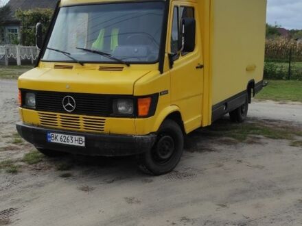 Желтый Мерседес 308, объемом двигателя 2.3 л и пробегом 650 тыс. км за 3500 $, фото 1 на Automoto.ua