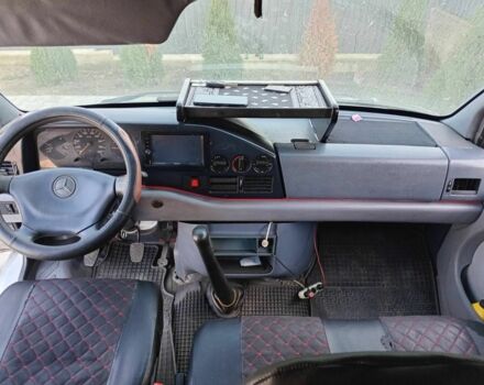 Белый Мерседес 320, объемом двигателя 2.9 л и пробегом 300 тыс. км за 4250 $, фото 7 на Automoto.ua