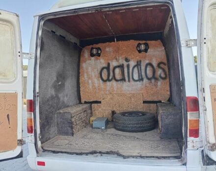 Белый Мерседес 320, объемом двигателя 2.9 л и пробегом 300 тыс. км за 4250 $, фото 4 на Automoto.ua