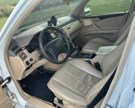Белый Мерседес 320, объемом двигателя 3.2 л и пробегом 22 тыс. км за 3800 $, фото 7 на Automoto.ua