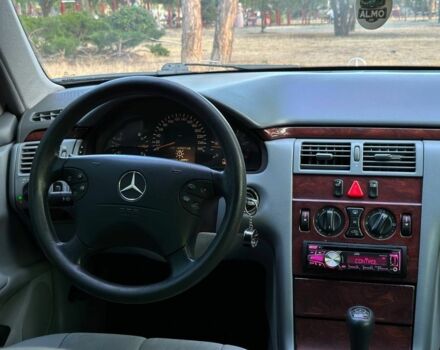 Белый Мерседес 320, объемом двигателя 3.2 л и пробегом 336 тыс. км за 4850 $, фото 8 на Automoto.ua
