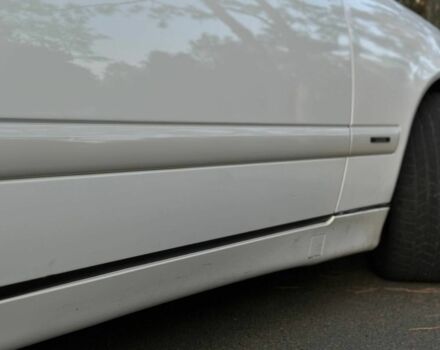 Белый Мерседес 320, объемом двигателя 3.2 л и пробегом 336 тыс. км за 4850 $, фото 5 на Automoto.ua