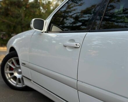 Белый Мерседес 320, объемом двигателя 3.2 л и пробегом 336 тыс. км за 4850 $, фото 4 на Automoto.ua